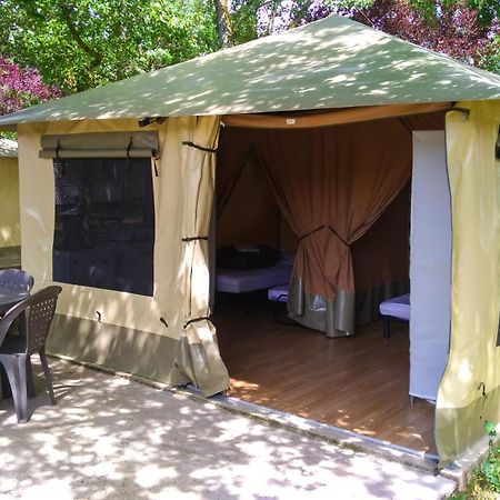 Camping Larribal Millau Esterno foto